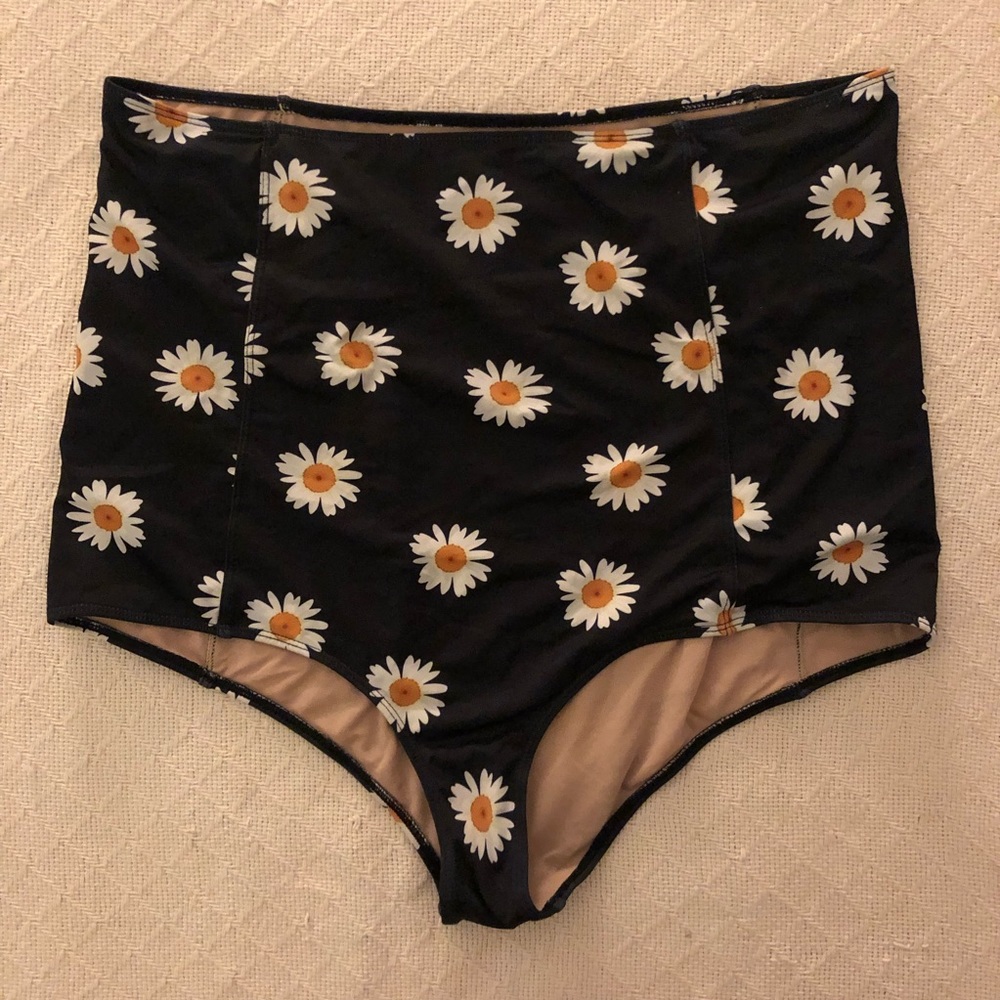 Kortni Jeane Women’s XL extended high waisted swim bottom: daisy print